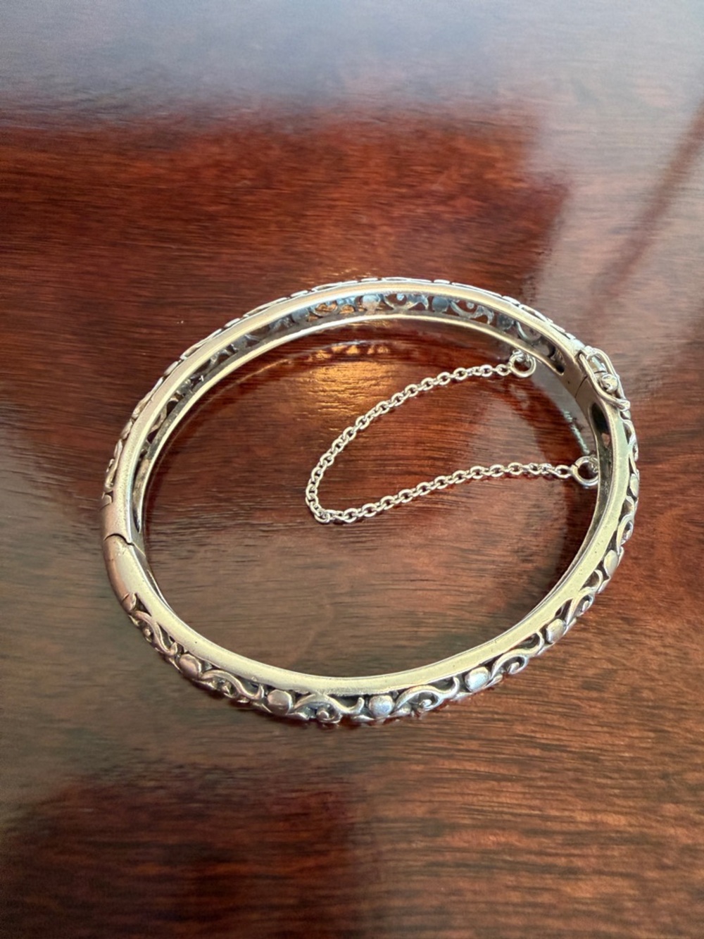 STERLING SILVER/TESTED BRACELET19.4 GRAMS, 2.5" INSIDE EDGE TO INSIDE EDGE